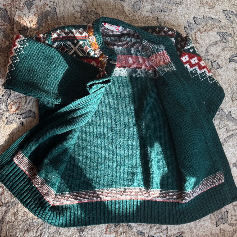 This is a vintage 90s Eddie Bauer Nordic wool blend cardigan sweater in green - Picture 5 of 8